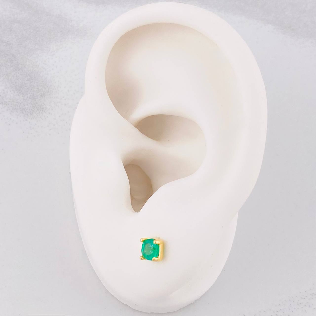Topos Cuatro Garras Esmeralda 47pts 0.7g / 4.2mm Oro Amarillo 18K