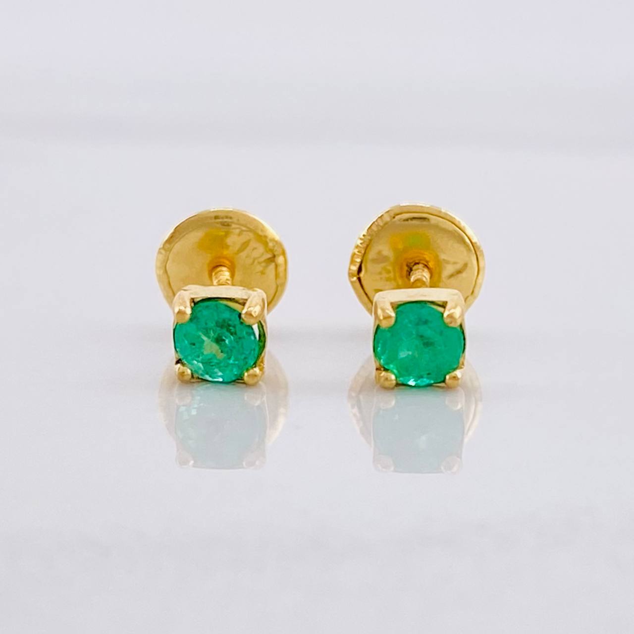 Topos Cuatro Garras Esmeralda 24pts 0.65g / 3.6mm Oro Amarillo 18K