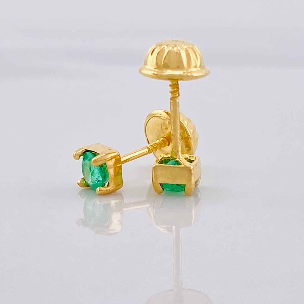 Topos Cuatro Garras Esmeralda 24pts 0.6g / 3.6mm Oro Amarillo 18K