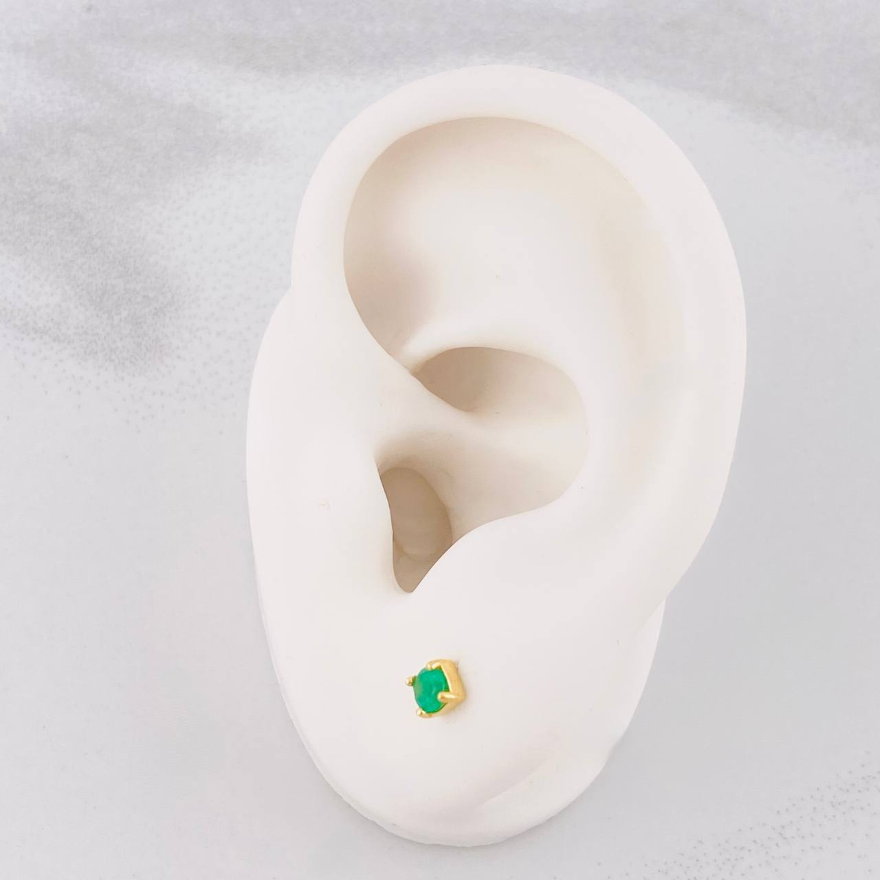 Topos Cuatro Garras Esmeralda 24pts 0.6g / 3.6mm Oro Amarillo 18K