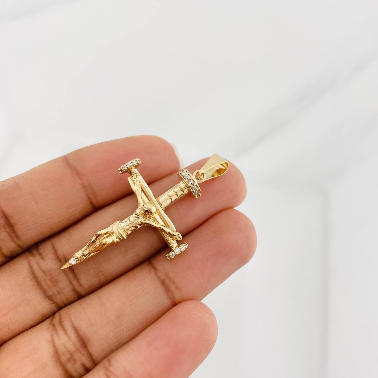 Dije Cruz Cristo 5.8g / 4.3cm Oro Amarillo 18K