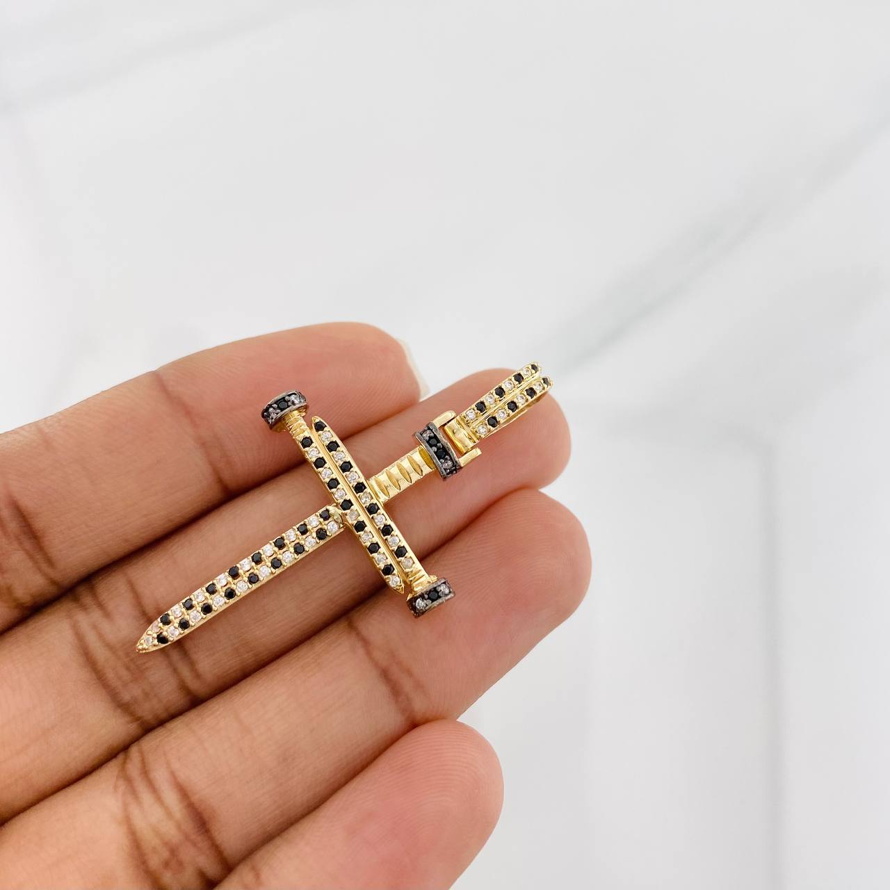 Dije Cruz Clavo 4g / 5.5cm Dos Oros Negro Amarillo 18K