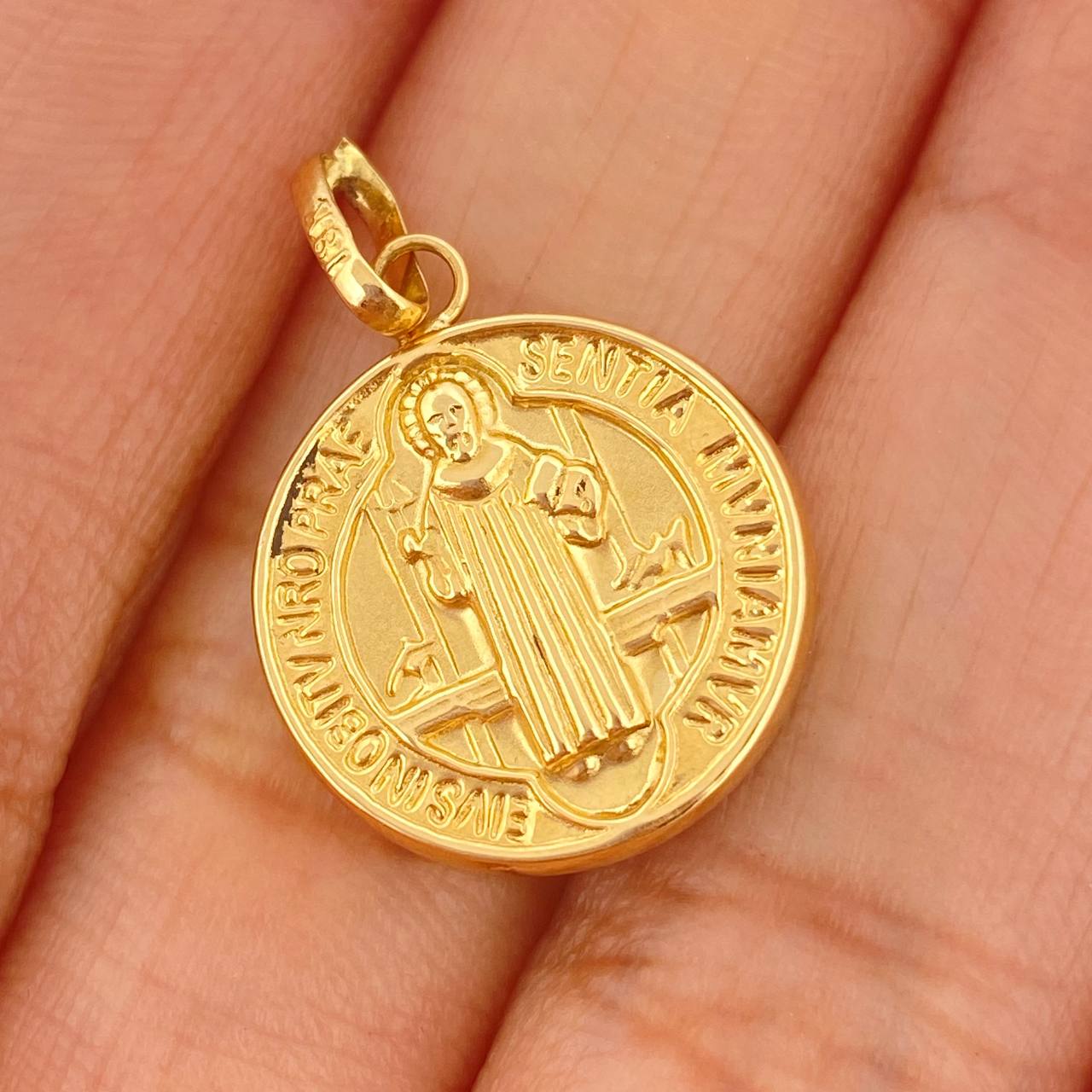 Dije San Benito 1.5gr / 2.05cm / Oro Amarillo 18K $