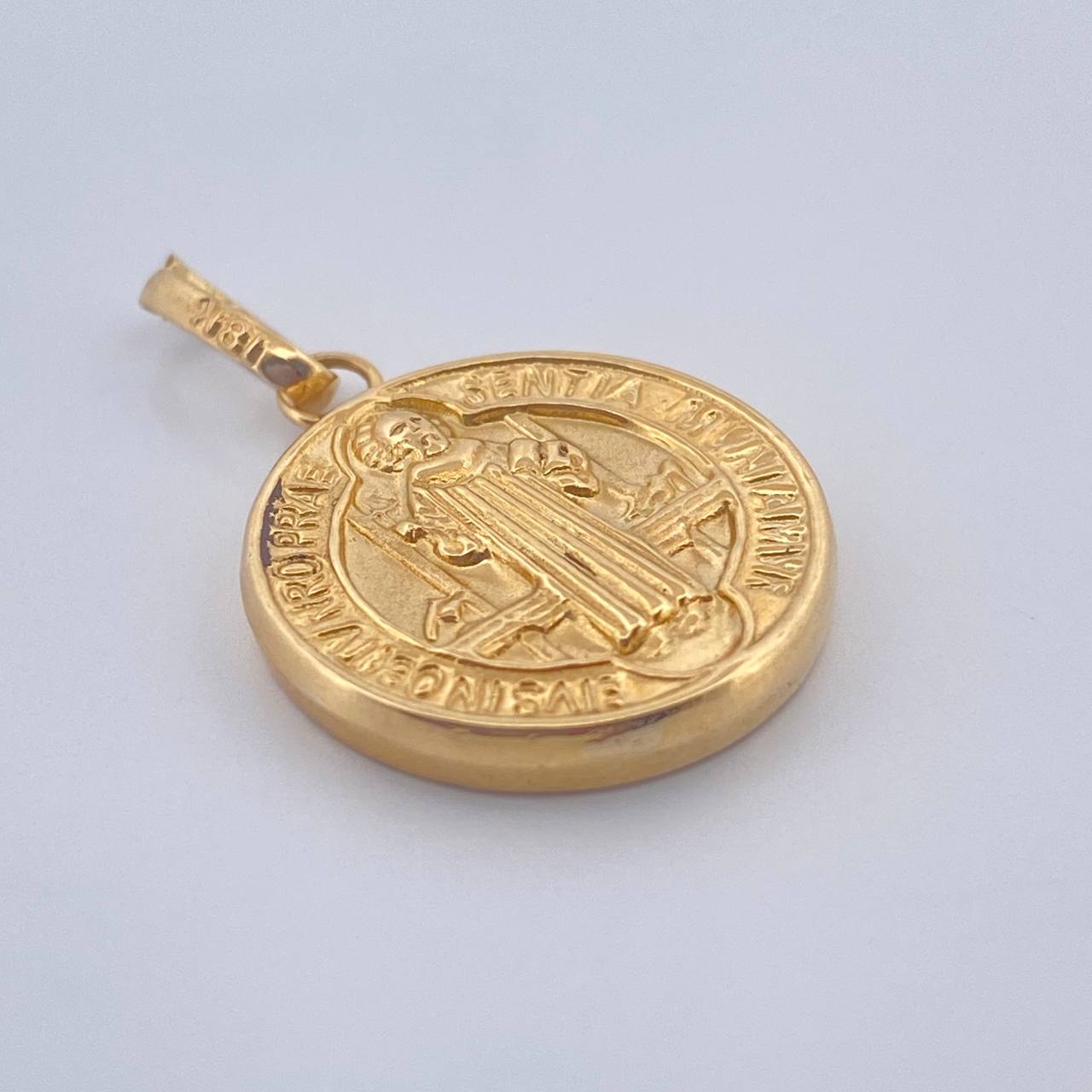 Dije San Benito 1.5gr / 2.05cm / Oro Amarillo 18K $