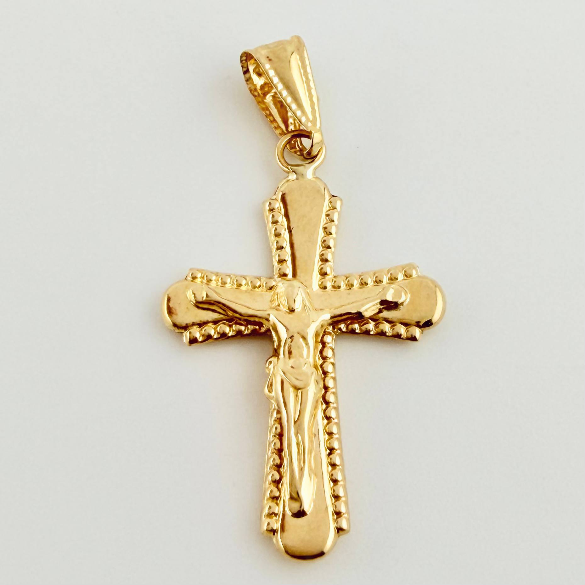 Dije Cruz Cristo Bordeada 0.9gr / 3cm / Oro Amarillo 18K *