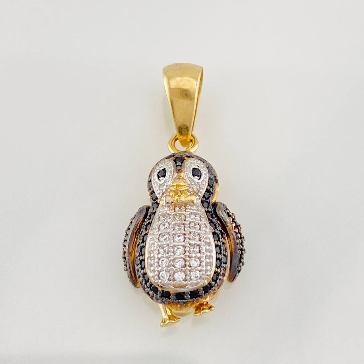 Dije Pinguino 3.65g / 2.5cm Tres Oros 18K