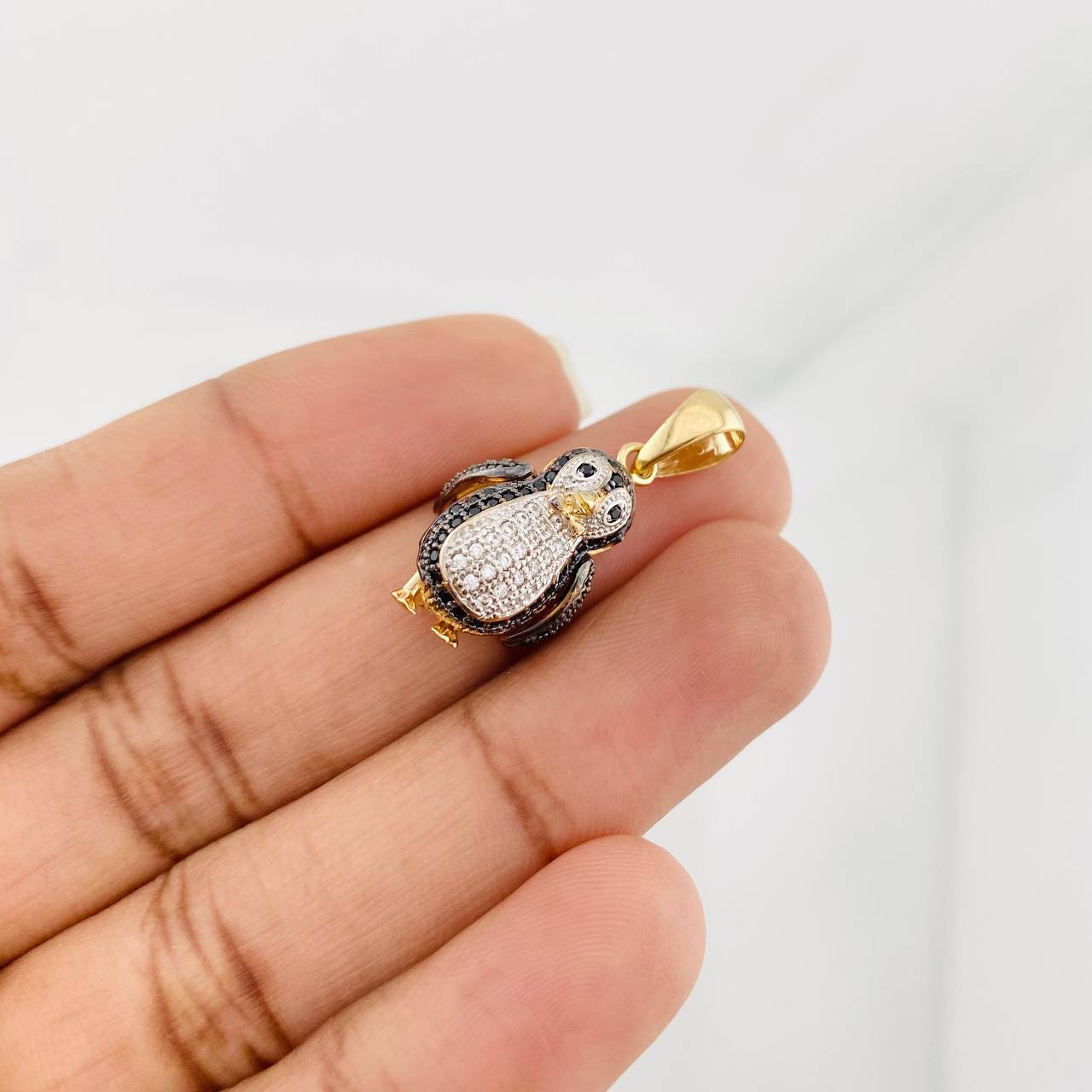 Dije Pinguino 3.65g / 2.5cm Tres Oros 18K