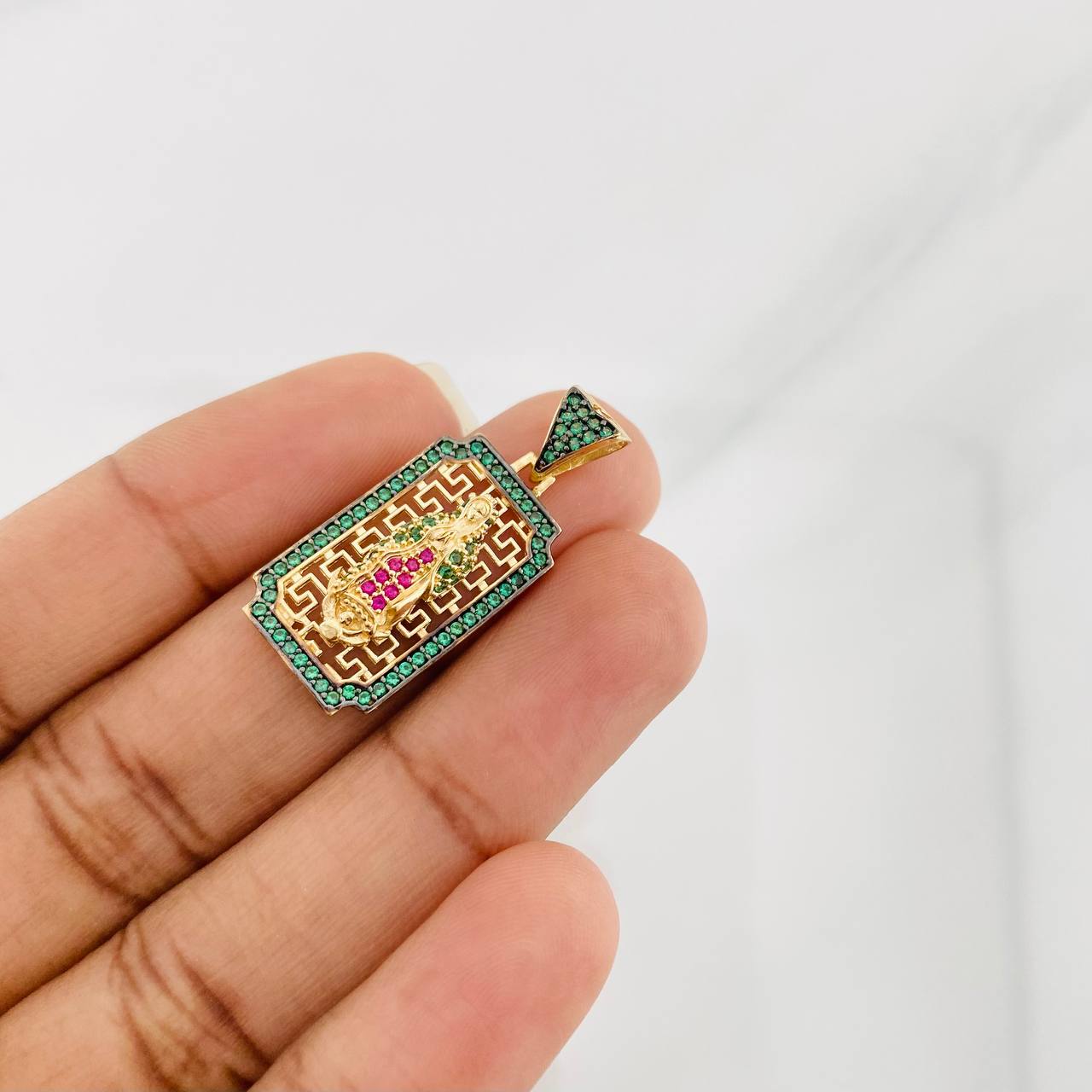 Dije Virgen de Guadalupe 3.6g / 3cm Dos Oros Negro Amarillo 18K