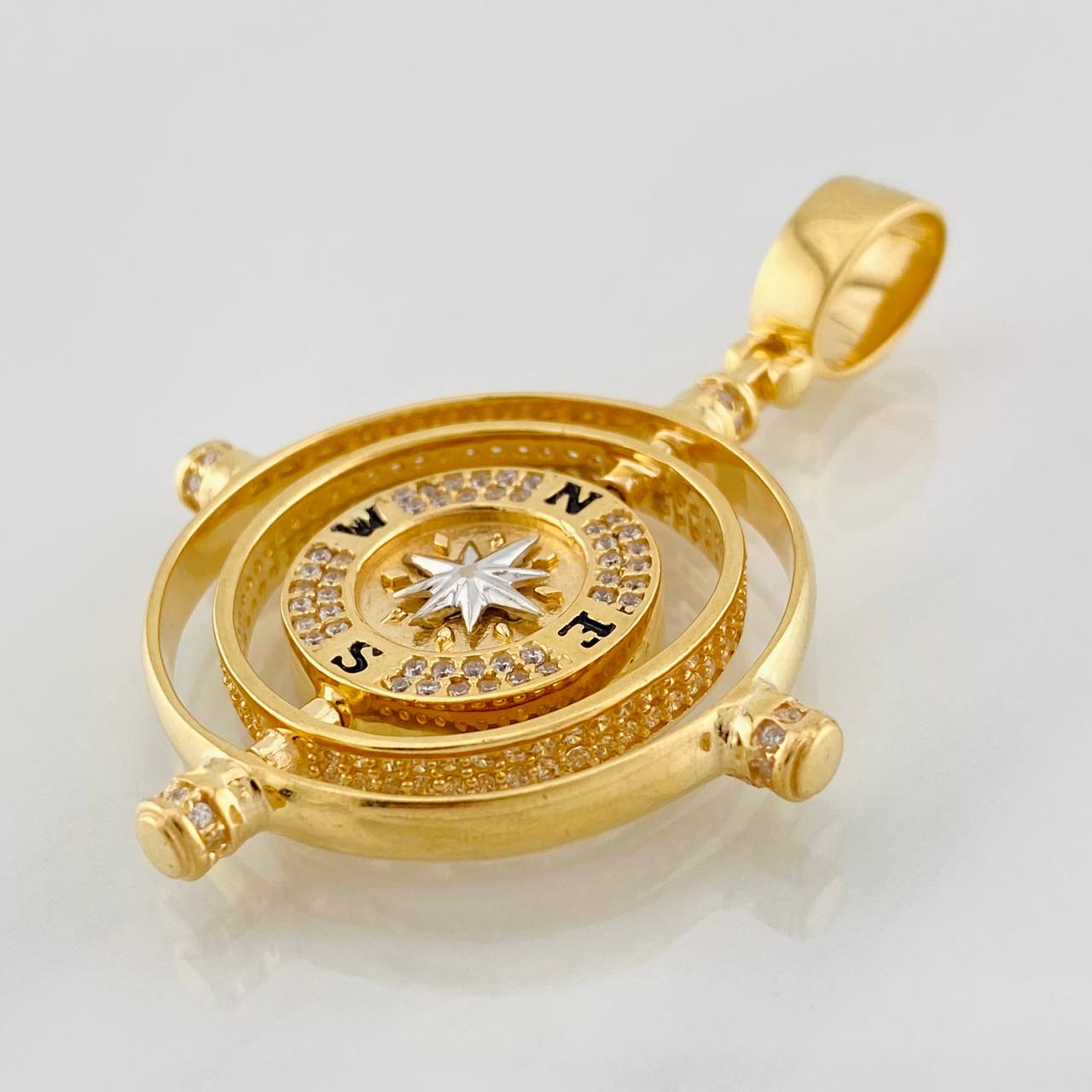 Dije Brujula 16g / 5cm Dos Oros Amarillo Blanco 18K