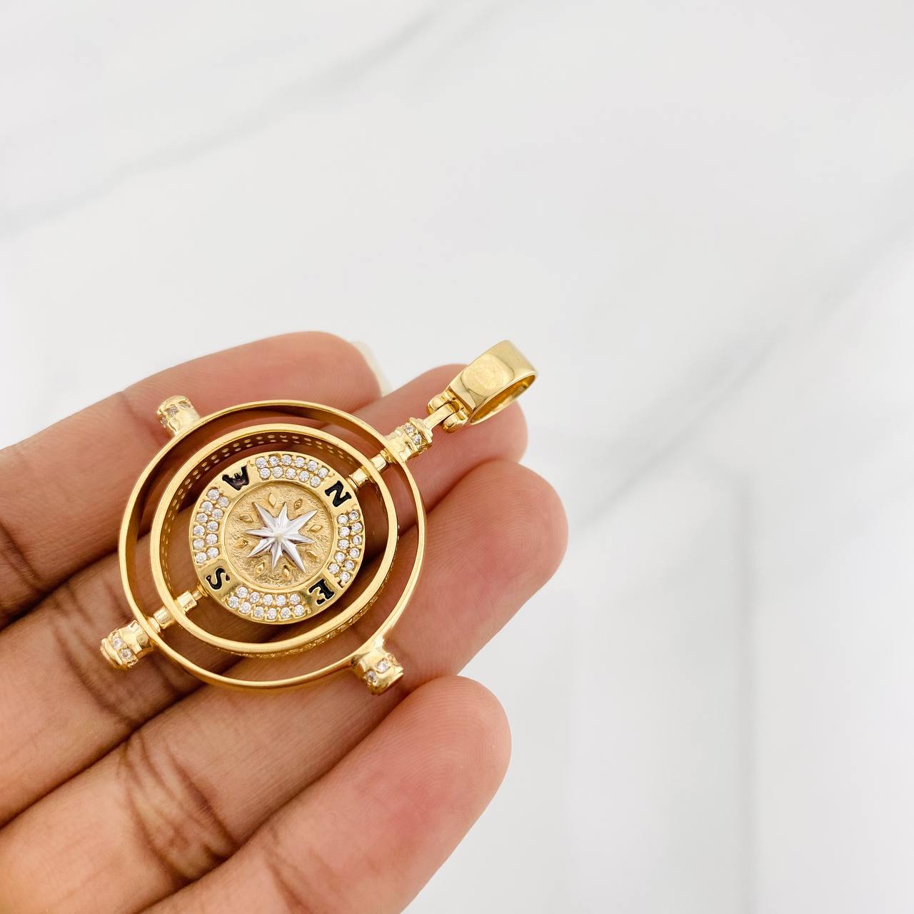 Dije Brujula 16g / 5cm Dos Oros Amarillo Blanco 18K