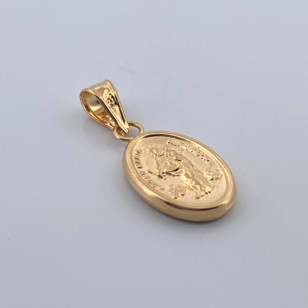 Dije Virgen María Auxiliadora  0.7gr / 2.3cm / Oro Amarillo 18K $