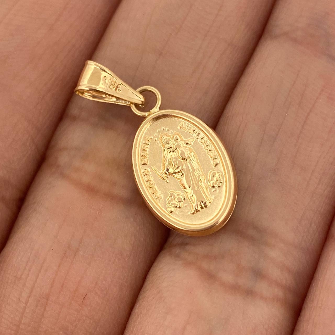 Dije Virgen María Auxiliadora  0.7gr / 2.3cm / Oro Amarillo 18K $