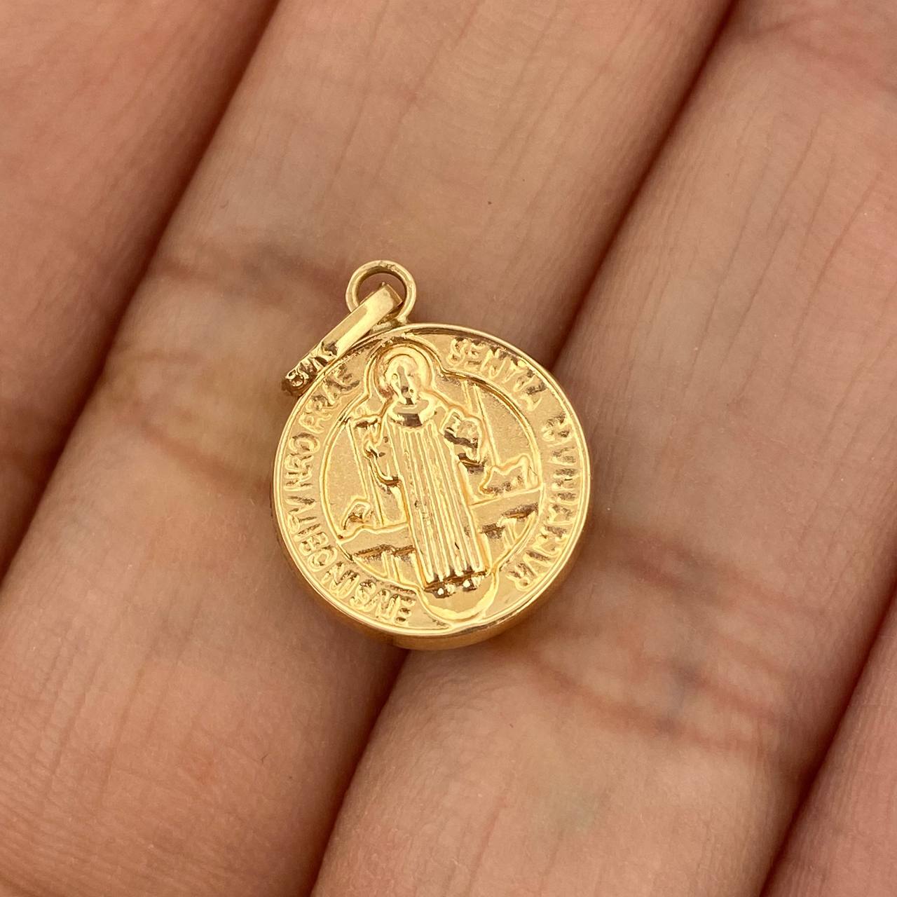 Dije San Benito 0.7gr / 2cm / Oro Amarillo 18K $