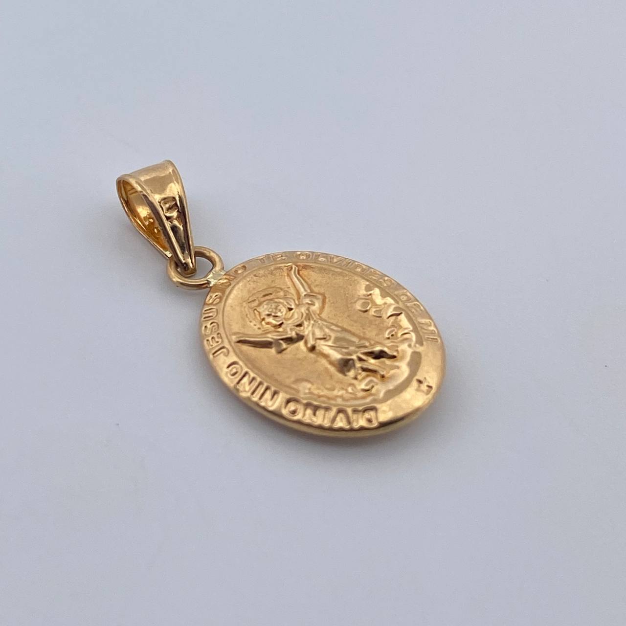 Dije Divino Niño 0.65gr / 2cm / Oro Amarillo 18K $