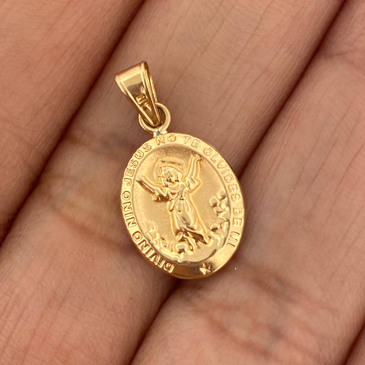 Dije Divino Niño 0.65gr / 2cm / Oro Amarillo 18K $