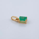 Dije Cuadrado Esmeraldas 60pts 0.5gr / 1.1cm / Oro Amarillo 18K &