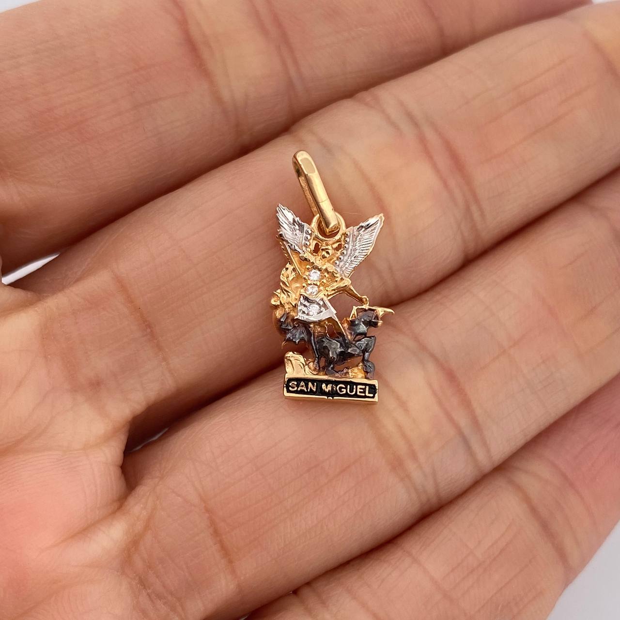 Dije San Miguel Arcangel 1.65gr / 2.1cm / Tres Oros 18K &