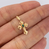 Dije Cruz Plana Esmeralda 0.6pts 0.75gr / 2.1cm / Oro Amarillo 18K