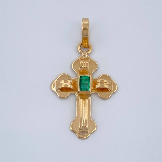 Dije Cruz Plana Esmeralda 0.6pts 0.75gr / 2.1cm / Oro Amarillo 18K &