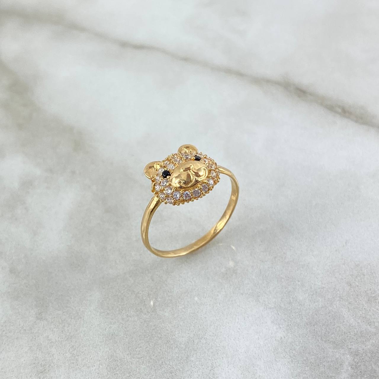 Anillo Cabeza de Oso 2.45gr / T6 1/4 / Circones Blancos-Negros Oro Amarillo