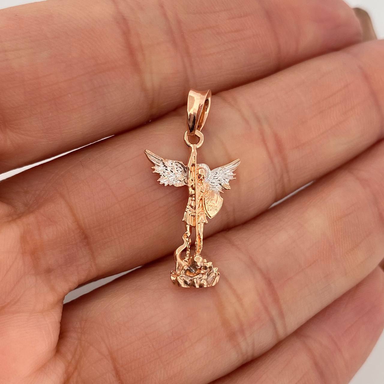 Dije San Miguel Arcangel 1.15 g / 2.5 cm Dos Oros Blanco Rosa 18K