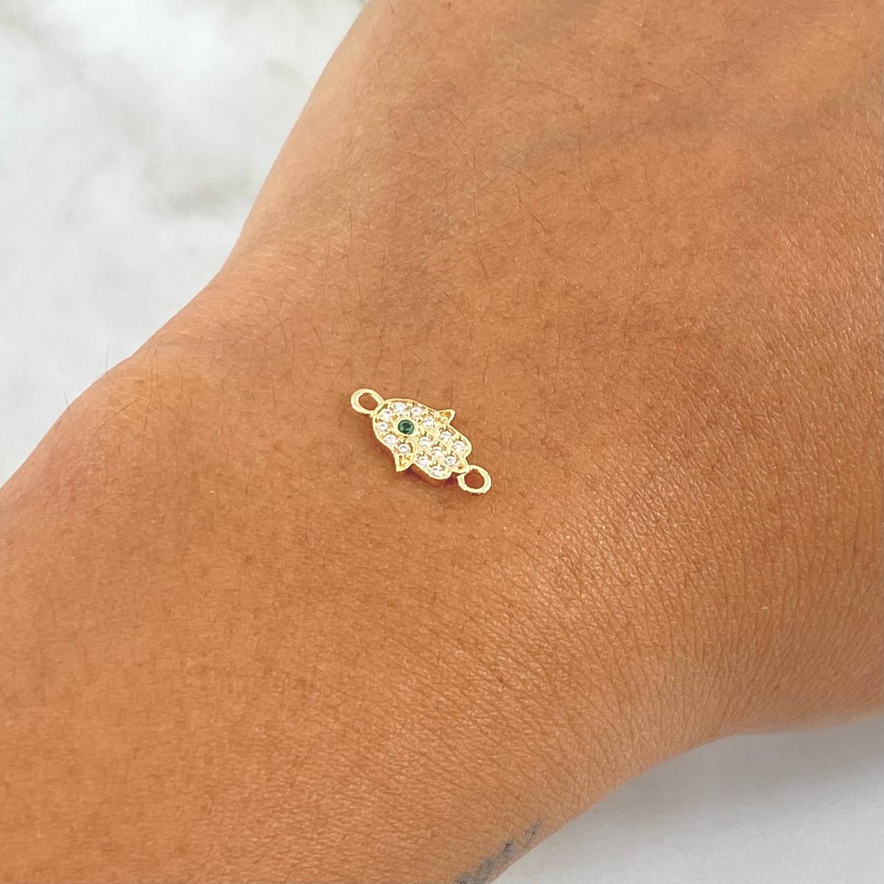 Herraje Mano Hamsa 0.55gr / 1.4cm / Circones Blancos Y Verde Oro Amarillo 18K