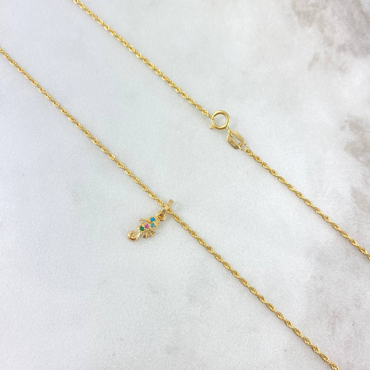 Cadena Lazo 0.95gr / 50cm + Dije Caballito De Mar 0.3gr / 1.3cm Circones Colores Oro Amarillo (Oferta)