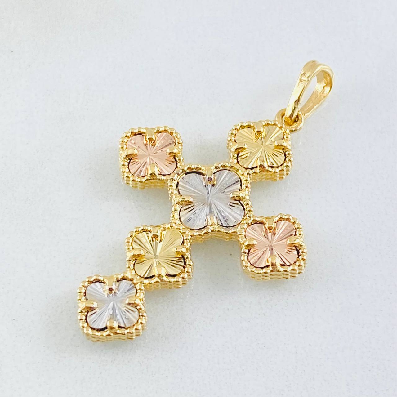 Dije Cruz Trebol Diamantado 5.1gr / 3.9cm / Tres Oros Nac.Esp. 18K *