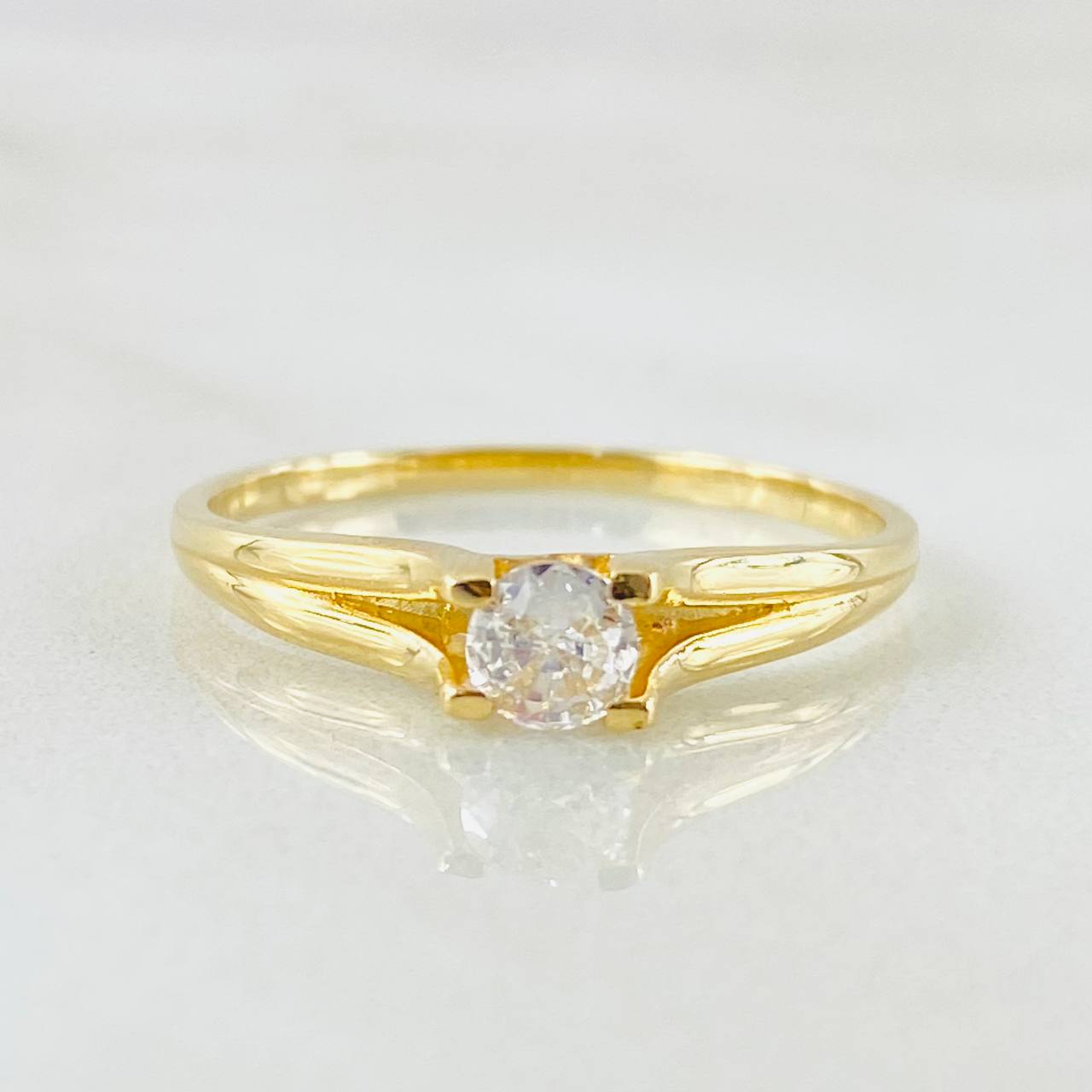 Anillo Solitario Liso Curvo 1.85gr / T6 3/4 / Oro Amarillo 18K *