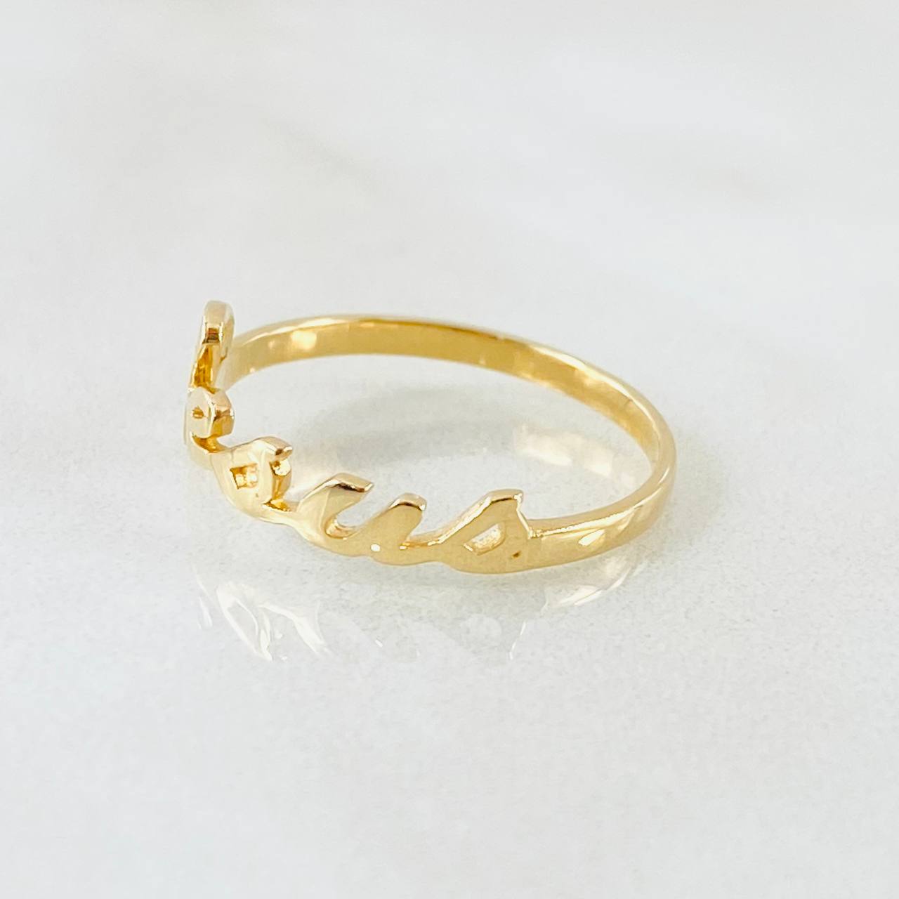 Anillo Jesús 1.35gr / T6 3/4 / Oro Amarillo 18K