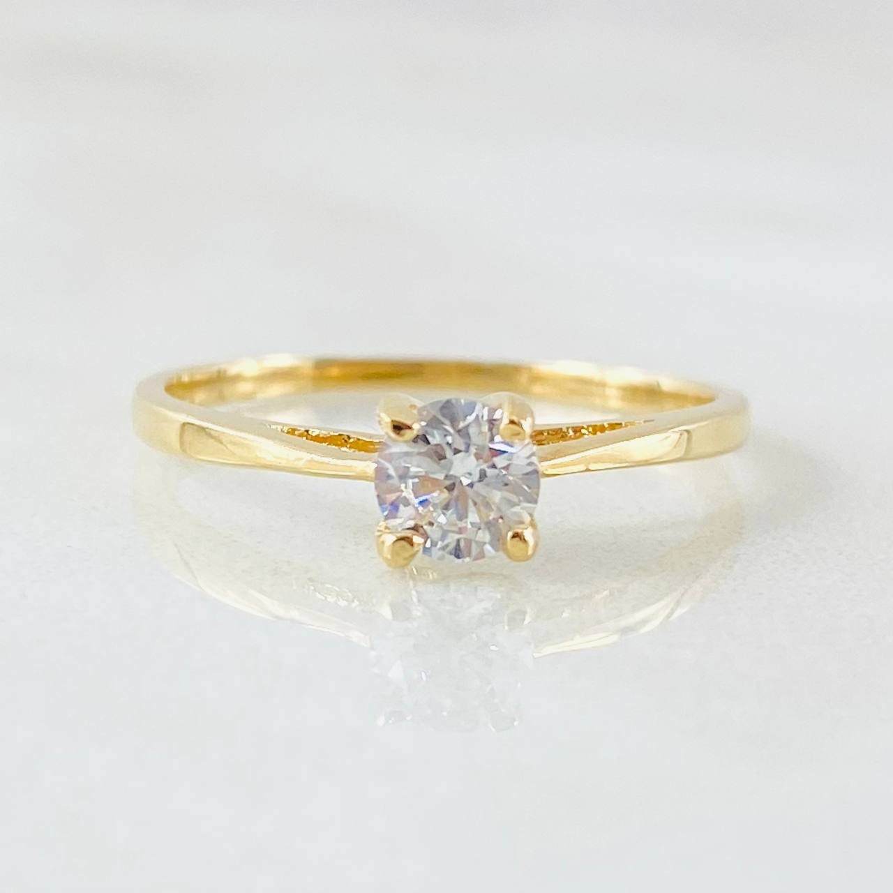 Anillo Solitario Liso Central 1.75gr / T6 1/2 / Oro Amarillo 18K