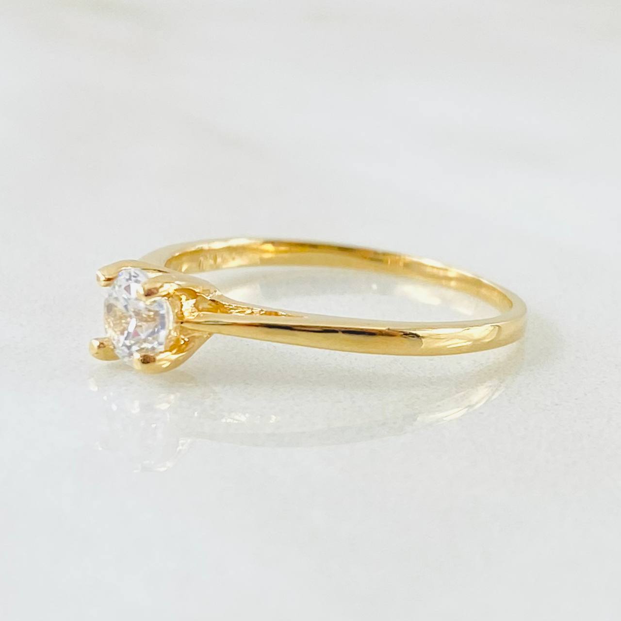 Anillo Solitario Liso Central 1.75gr / T6 1/2 / Oro Amarillo 18K