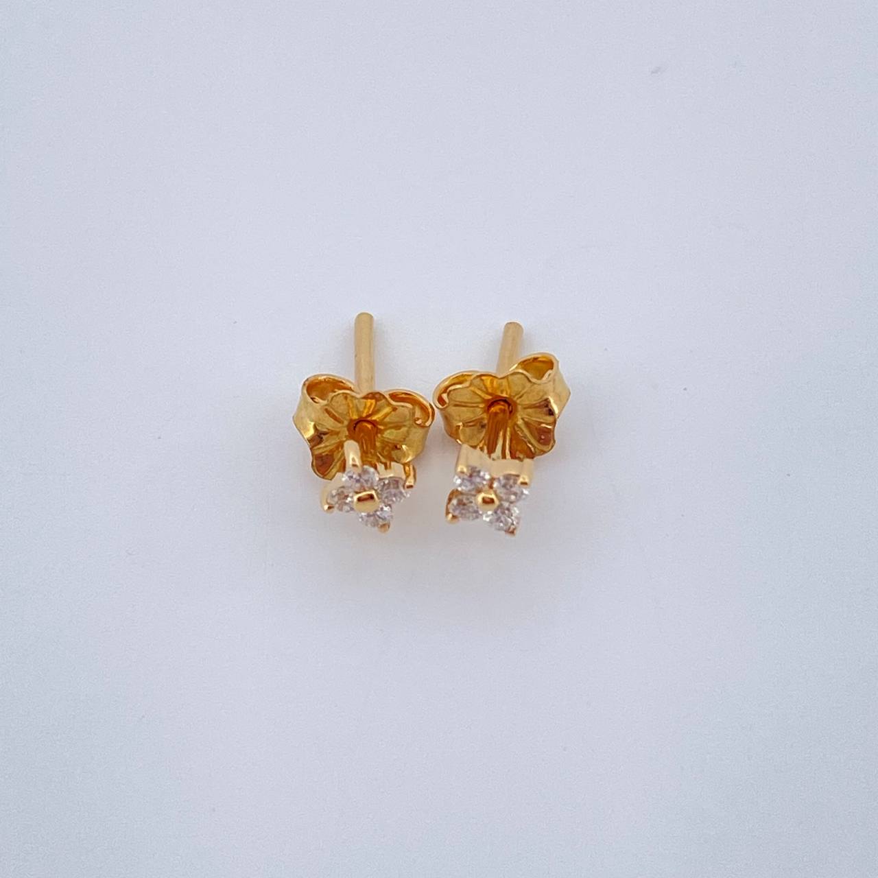 Topos Flor Diamante 0.65gr / Oro Amarillo 18K &