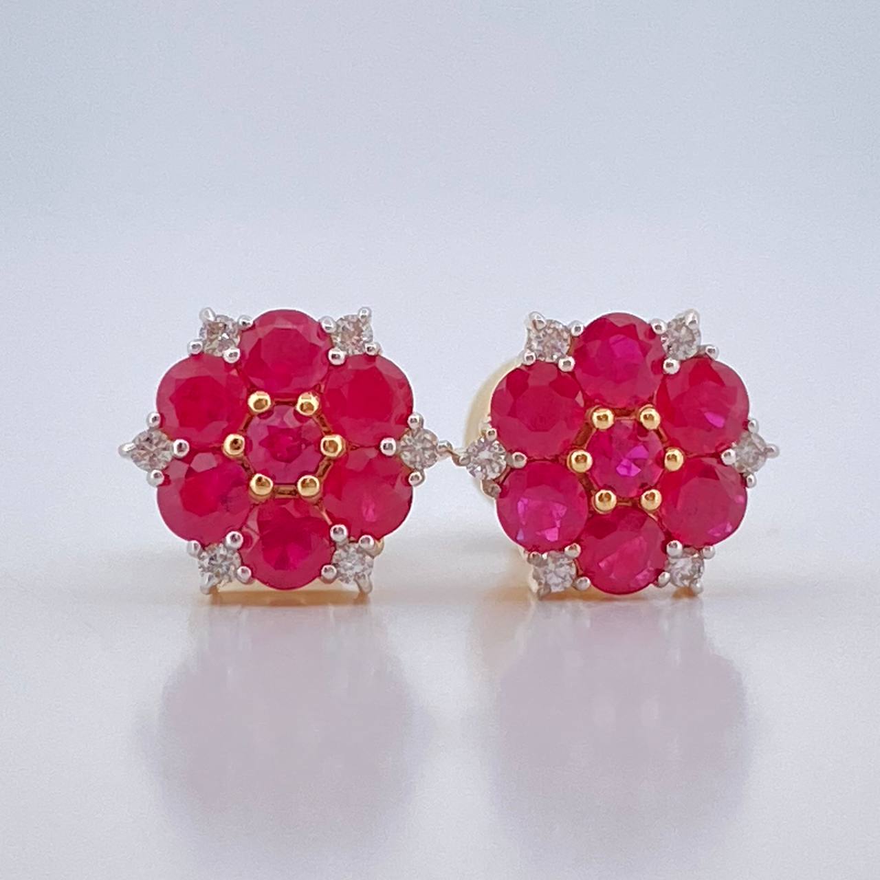 Topos Flor Ruby 2.2gr / Oro Amarillo 18K &