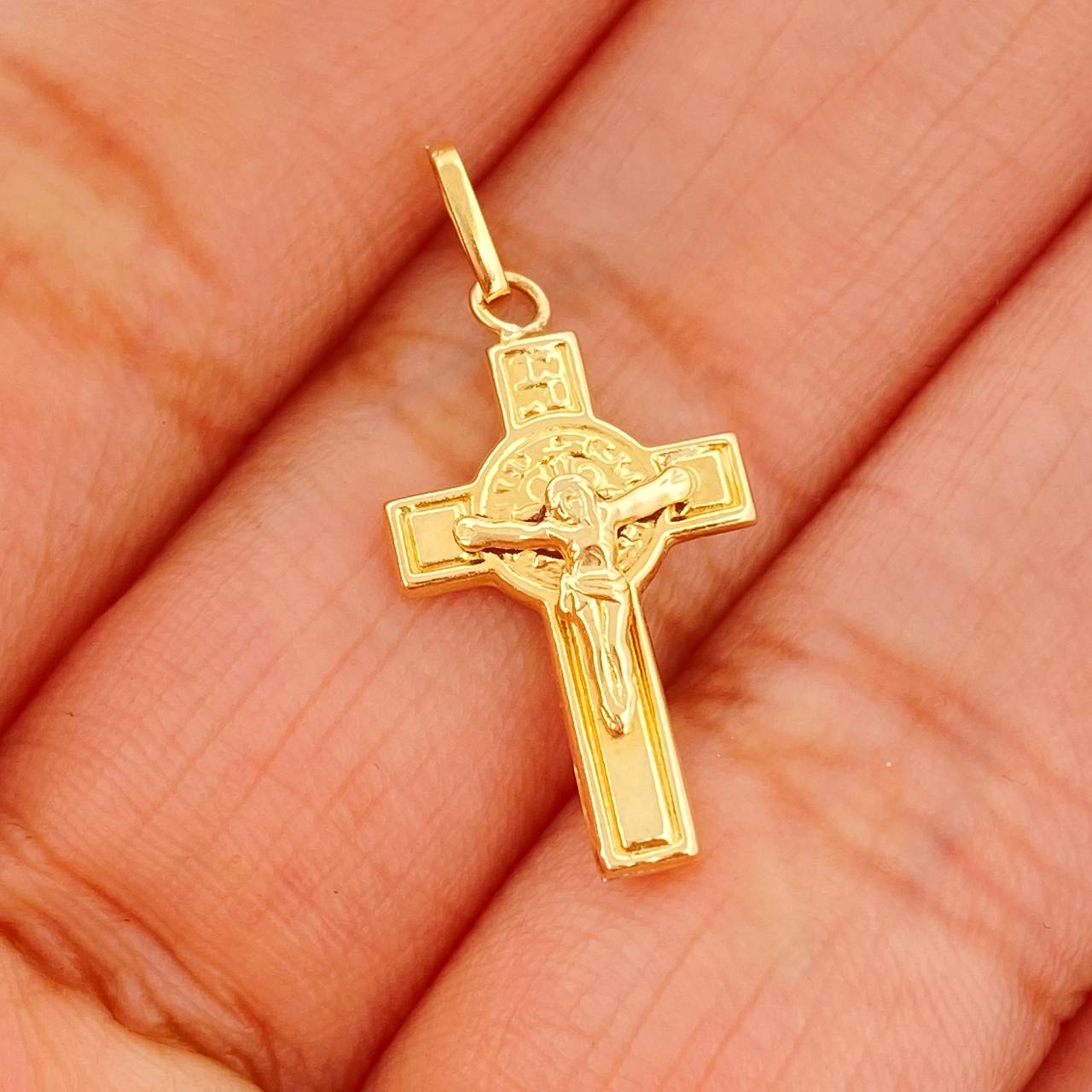 Dije Cruz San Benito 0.65gr / 2.5cm-Oro Amarillo 18K &