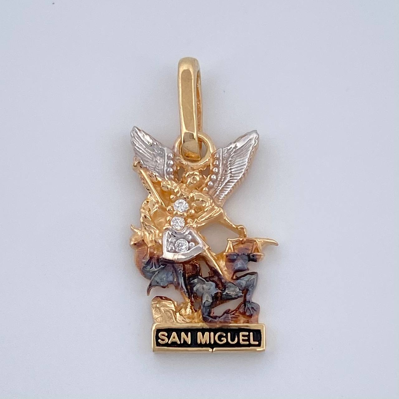 Dije San Miguel Arcangel 1.7gr / 2cm / Tres Oros 18K %