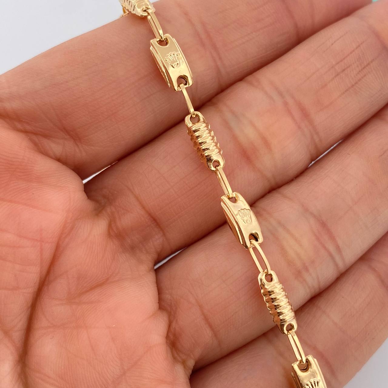 Pulso Rustico Corona 3.3gr / 20.5cm / 4mm Oro Amarillo 18K &