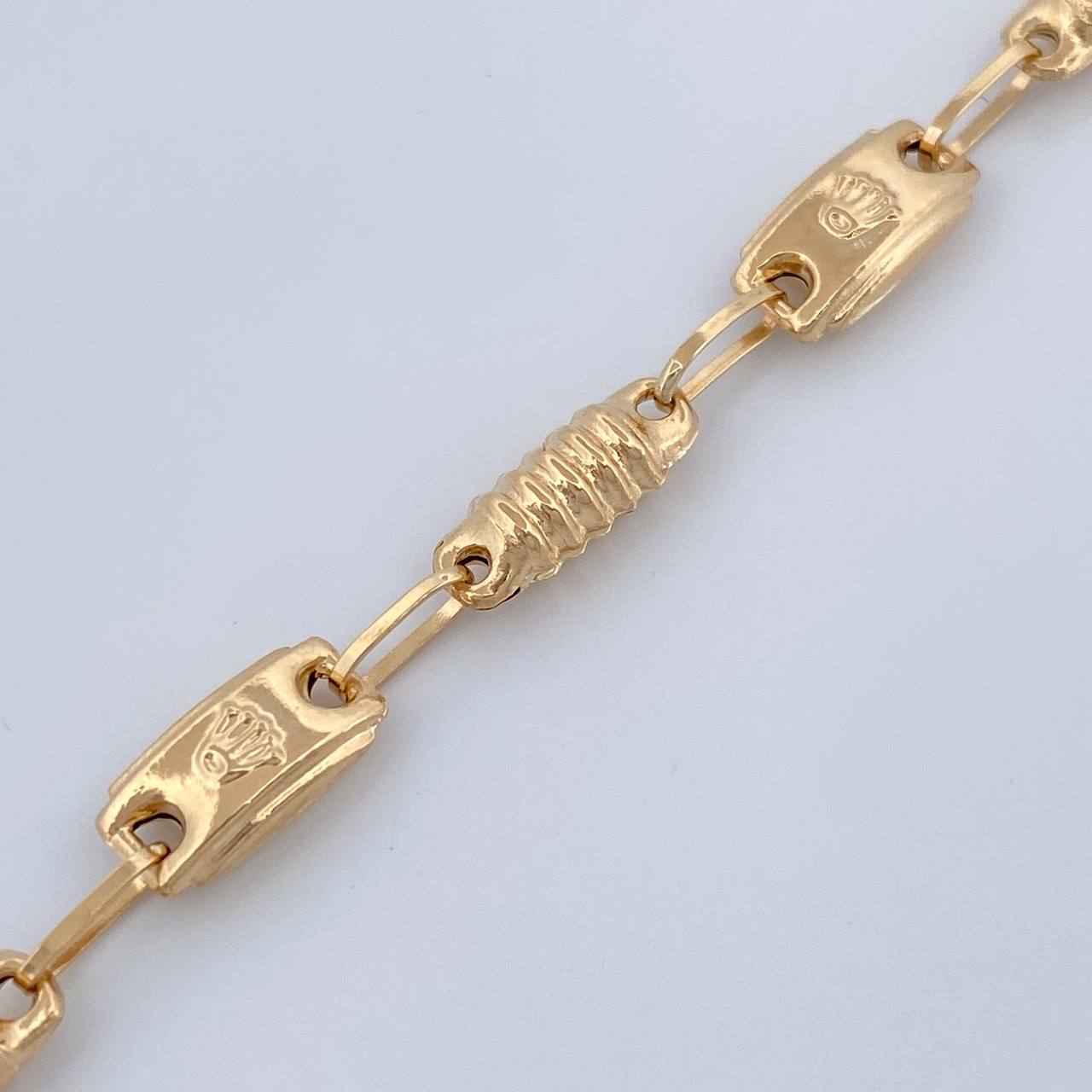 Pulso Rustico Corona 3.3gr / 20.5cm / 4mm Oro Amarillo 18K &