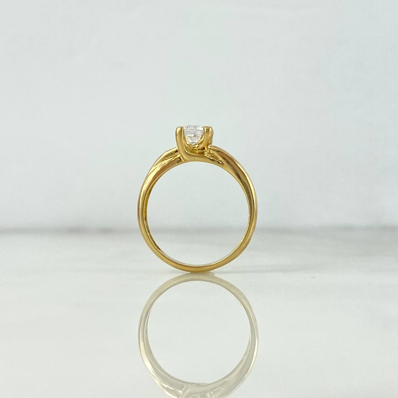 Anillo Solitario Garras Cruzadas 2.8gr / T7 / Circon Blanco Blancos Oro Amarillo