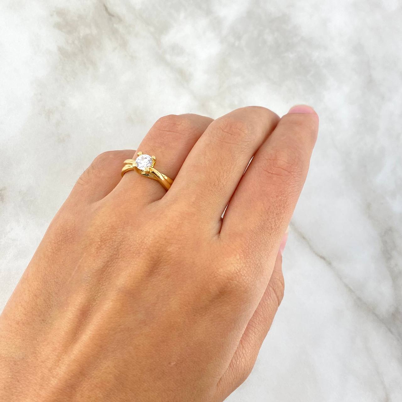 Anillo Solitario Garras Cruzadas 2.8gr / T7 / Circon Blanco Blancos Oro Amarillo