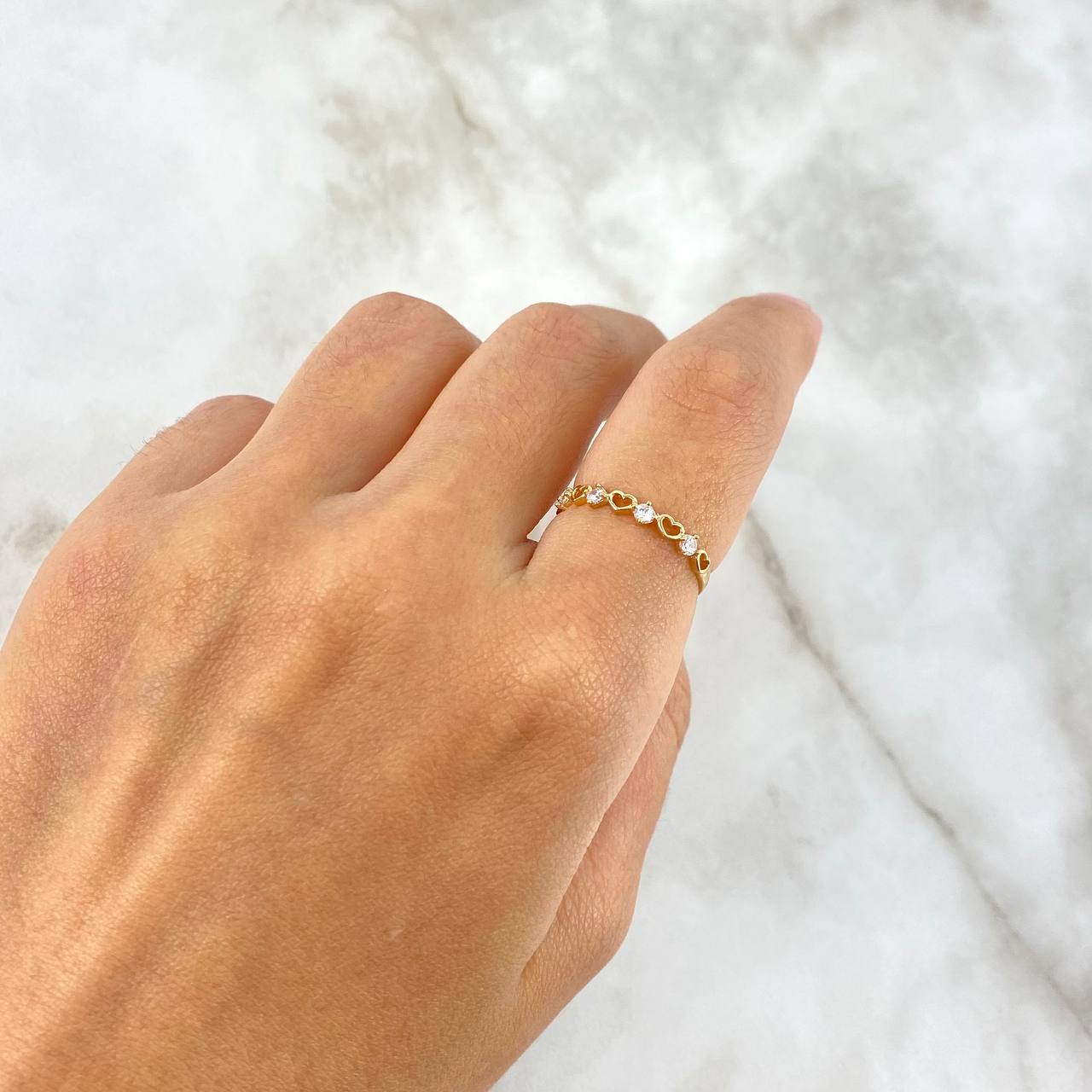 Anillo Corazones 1.1gr / T8 1/4 / Circones Blancos Oro Amarillo ©