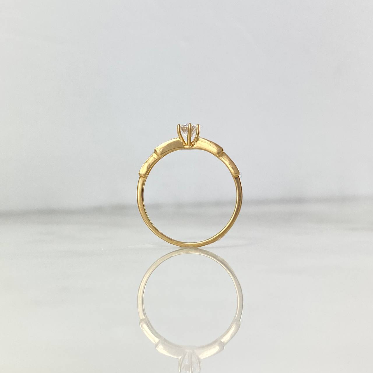 Anillo Solitario Churumbela Cinta 1.9gr / T4 1/4 / Circones Blanco Blancos Oro Amarillo ©