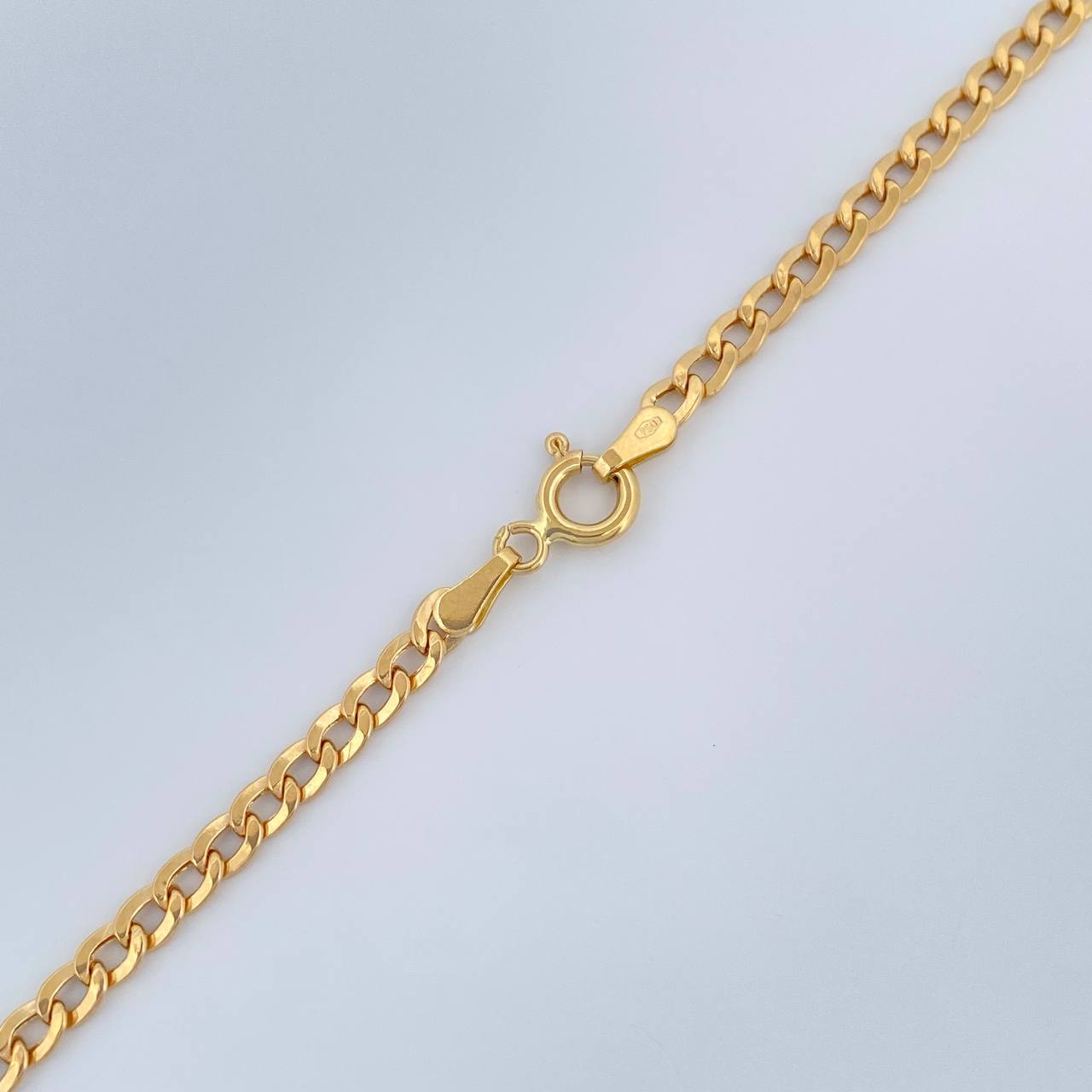 Cadena Cubana 4.8gr / 60.4cm / 3mm Oro Amarillo +1 18K $