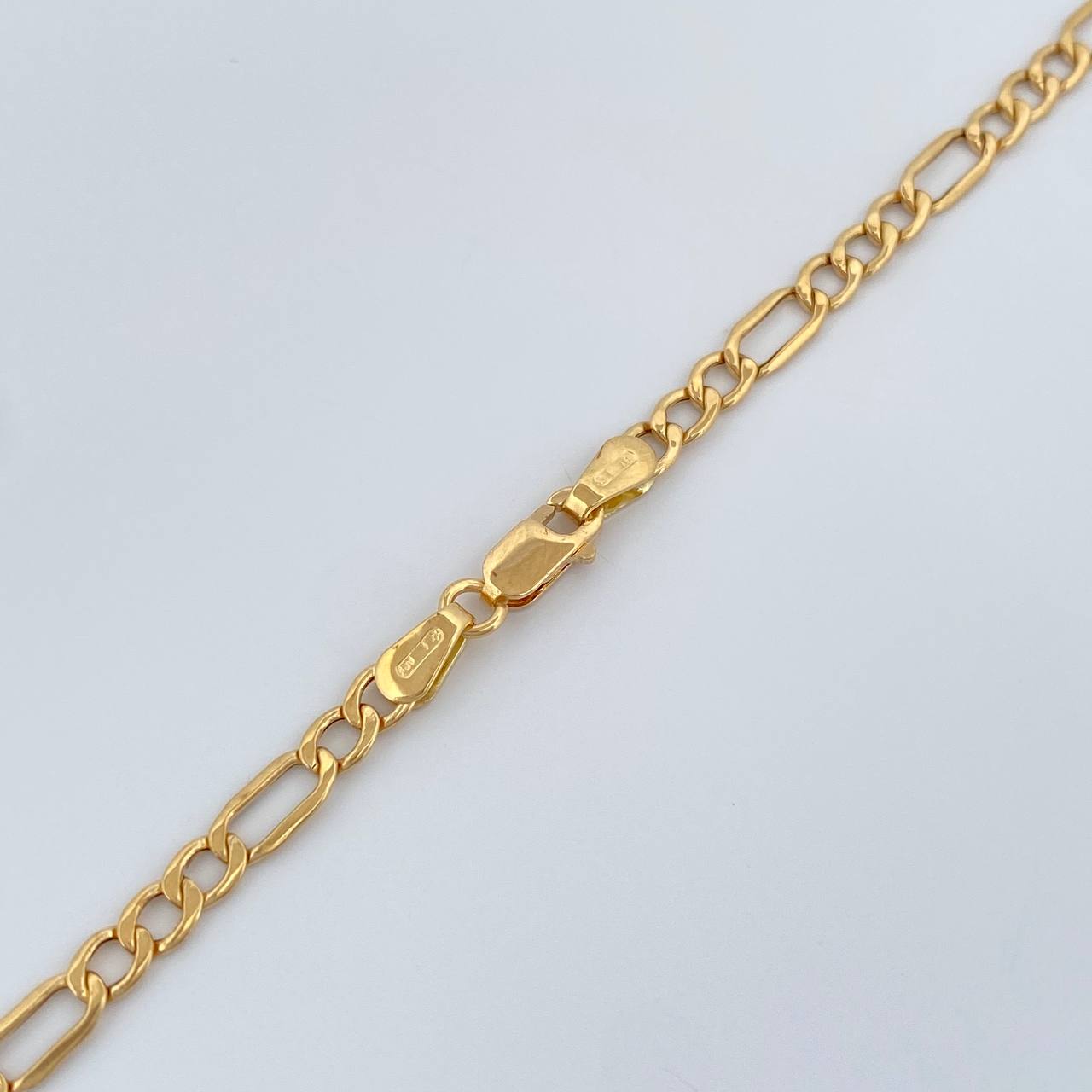 Cadena Figaro 5.3gr / 60.4cm / 3.28mm Oro Amarillo +1 18K $