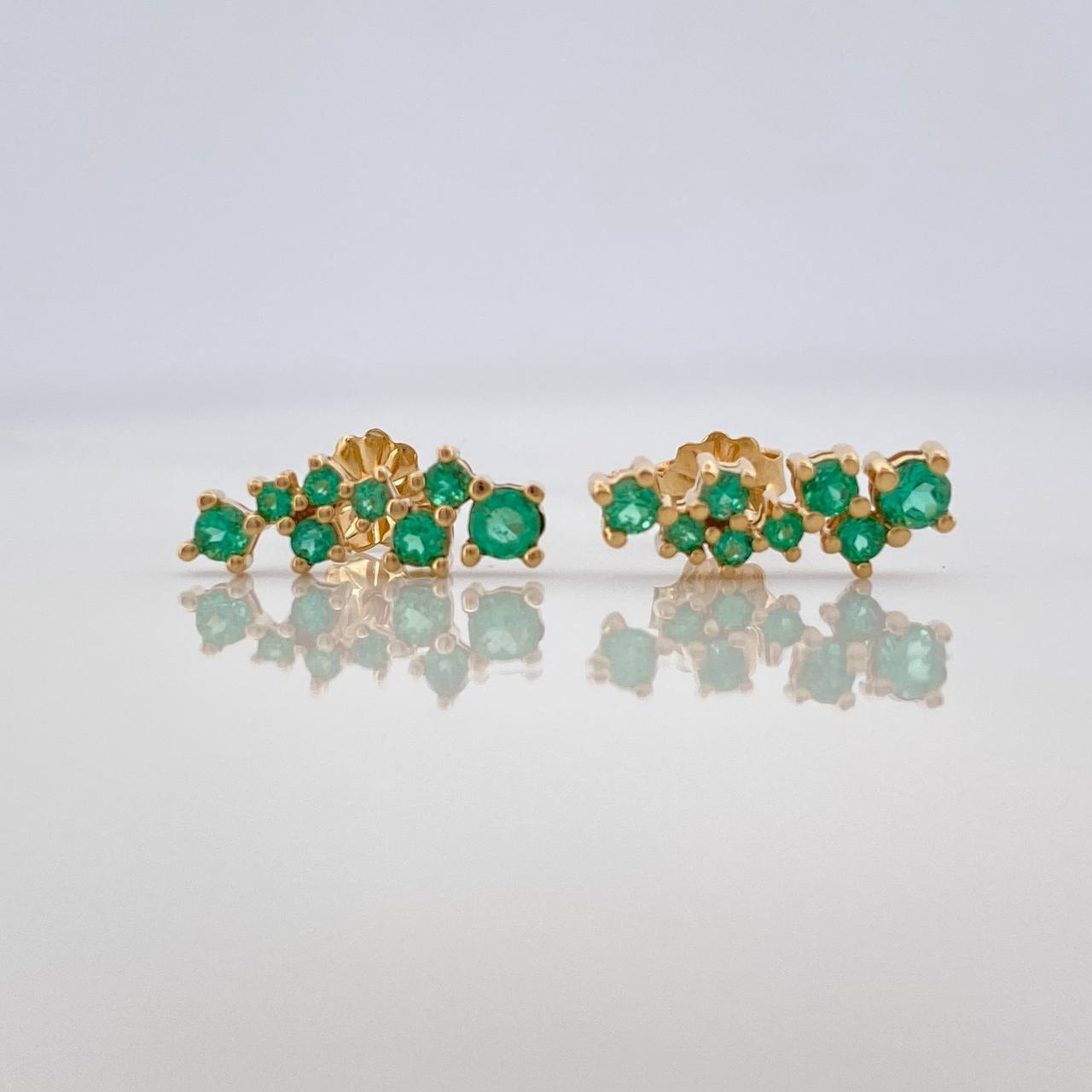 Topos Circulos Esmeraldas 51Pts 1.95 g / 13 mm Oro Amarillo 18K