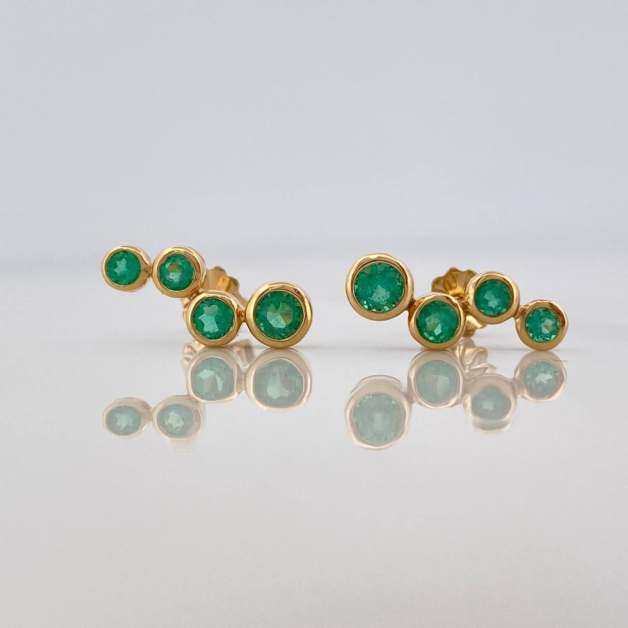 Topos Circulos Esmeraldas 64Pts 2.25 g / 14 mm Oro Amarillo 18K
