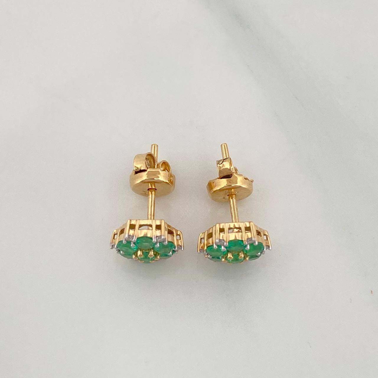 Topos Flor 14 Esmeraldas 62Pts 12 Diamantes 07Pts 2.2 g / 7.5 mm  Dos Oros Amarillo Blanco 18K