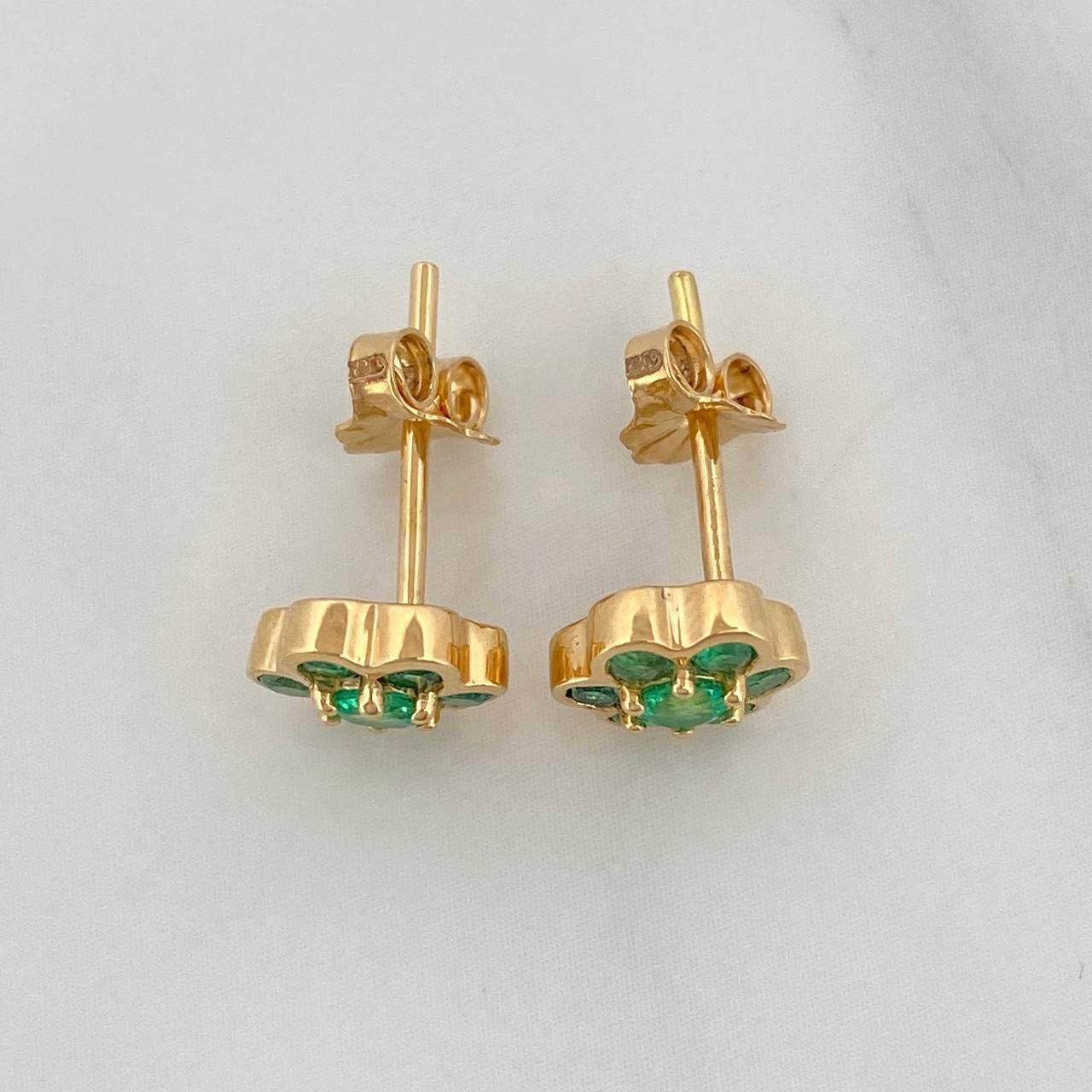 Topos Flor Esmeraldas 59Pts 1.9 g / 7.5 mm Oro Amarillo 18K