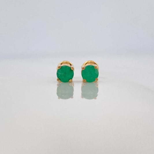 Topos Cuatro Garras Esmeraldas 64Pts 1.05 g / 3.8 mm Oro Amarillo 18K