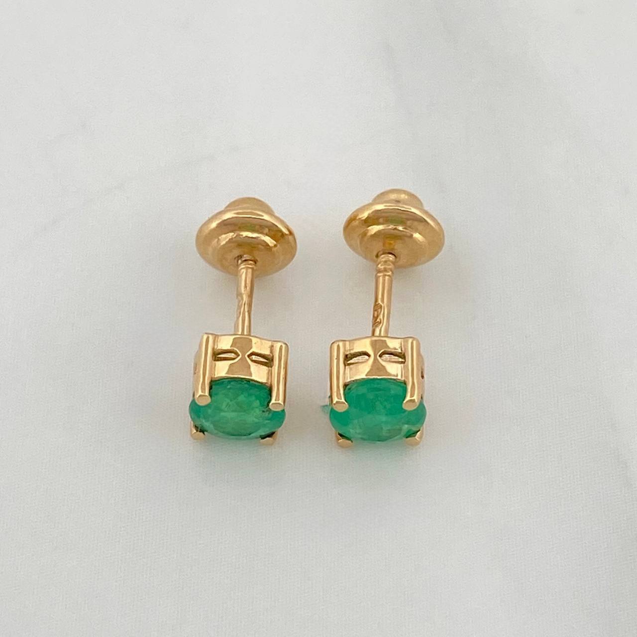 Topos Cuatro Garras Esmeraldas 64Pts 1.05 g / 3.8 mm Oro Amarillo 18K